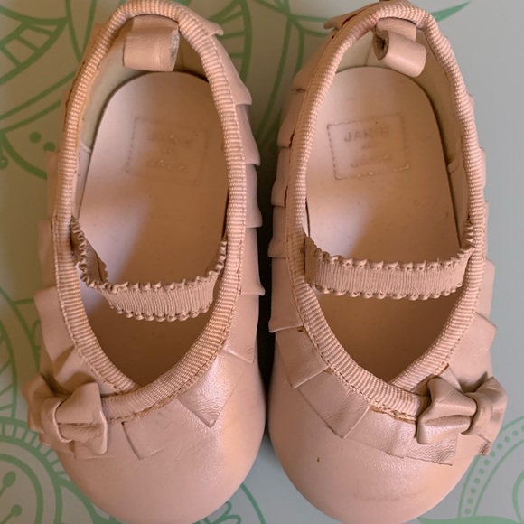 Janie and Jack girls leather material flats in ivory size 4 - Picture 1 of 6